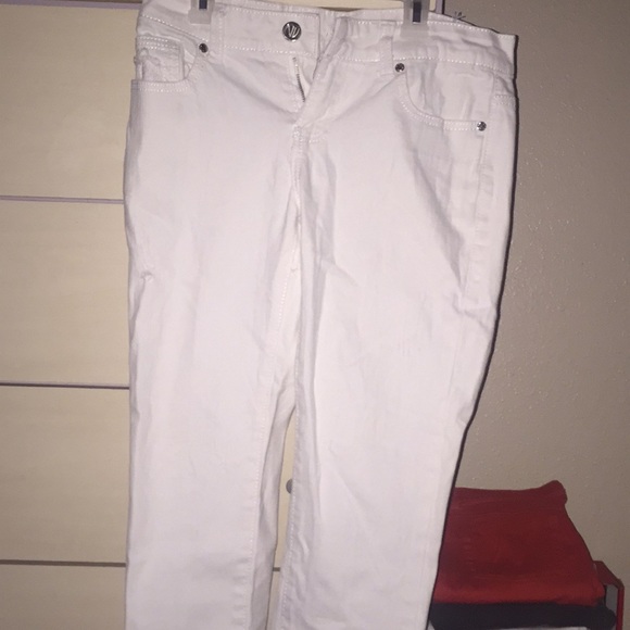 White Capris - Picture 1 of 2